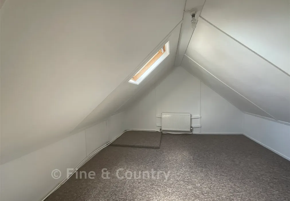Aida Loft Room 2 - Forelands Field Road, Bembridge, Isle of Wight - Wards of Kent