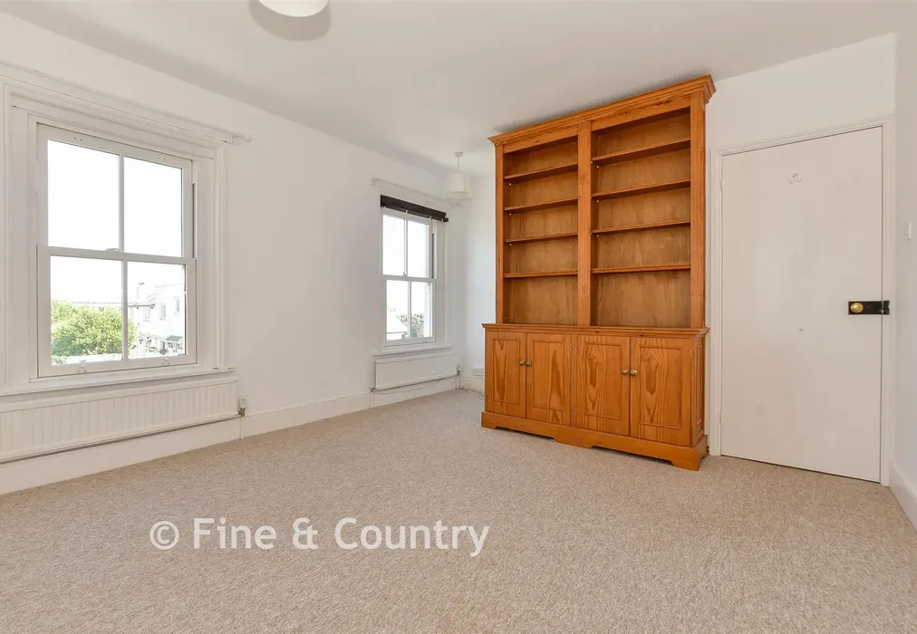Bedroom 1 - Forelands Field Road, Bembridge, Isle of Wight - Wards of Kent