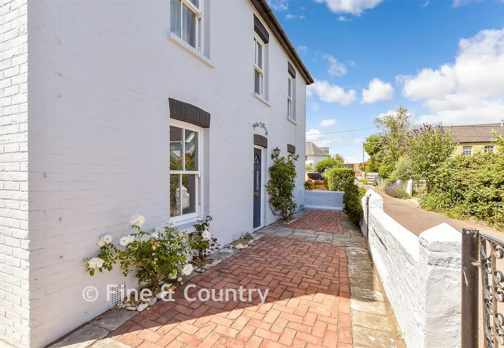 Front Garden - Forelands Field Road, Bembridge, Isle of Wight - Wards of Kent