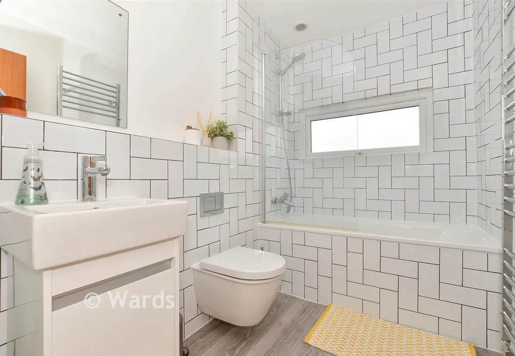 Bathroom - Victoria Road, Hythe, Kent - Wards of Kent