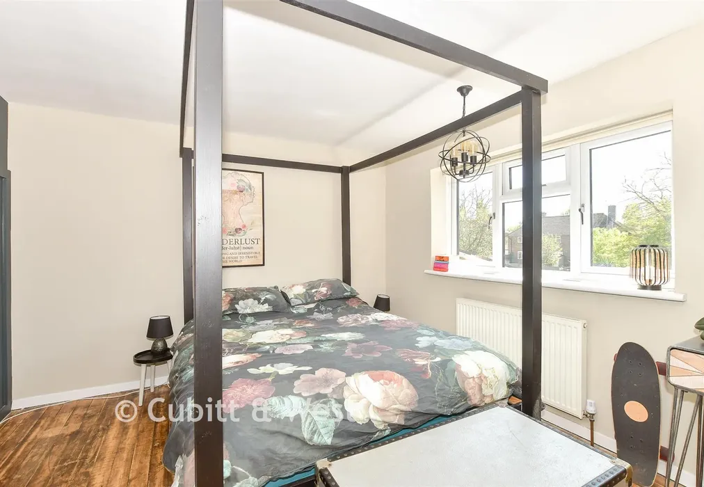 Bedroom 1 - The Rise, Crawley, West Sussex - Wards of Kent