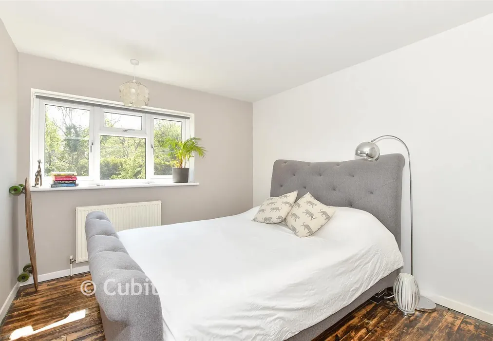 Bedroom 2 - The Rise, Crawley, West Sussex - Wards of Kent
