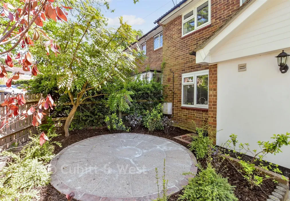 Front Garden - The Rise, Crawley, West Sussex - Wards of Kent