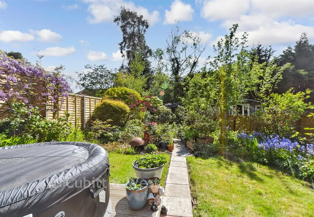 Rear Garden - The Rise, Crawley, West Sussex - Wards of Kent