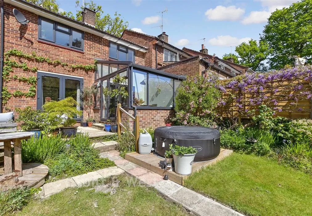 Rear Garden - The Rise, Crawley, West Sussex - Wards of Kent