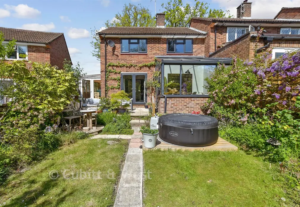 Rear Garden - The Rise, Crawley, West Sussex - Wards of Kent