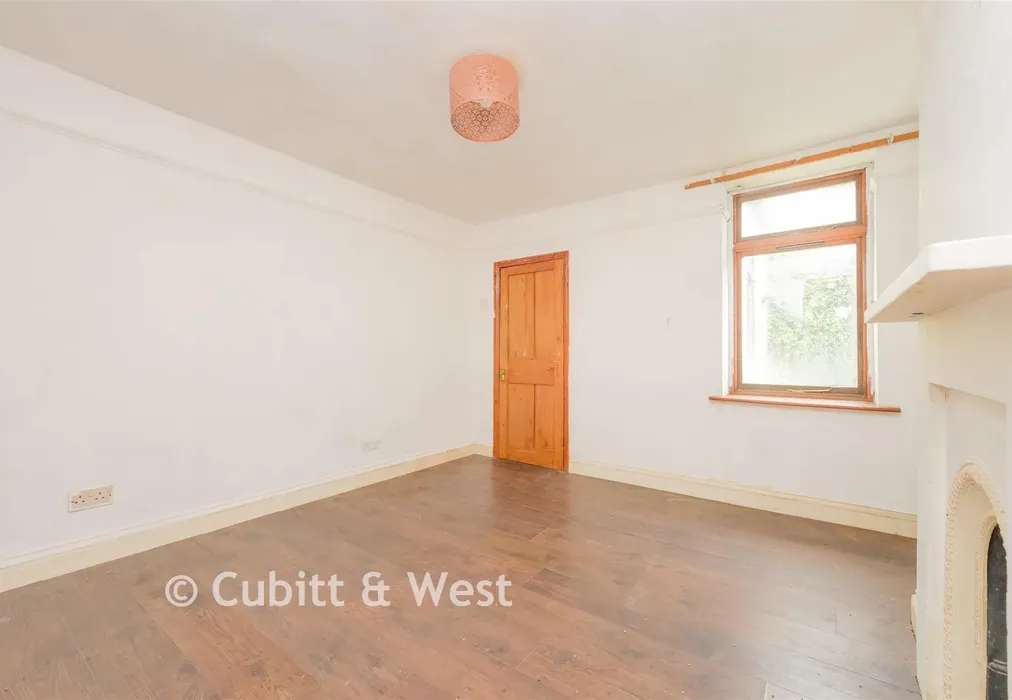 Bedroom 1 - Grovehill Road, Redhill, Surrey - Wards of Kent