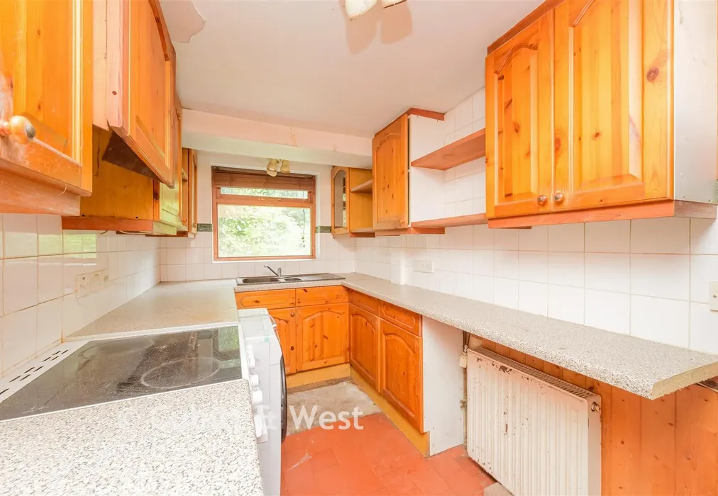 Kitchen - Grovehill Road, Redhill, Surrey - Wards of Kent