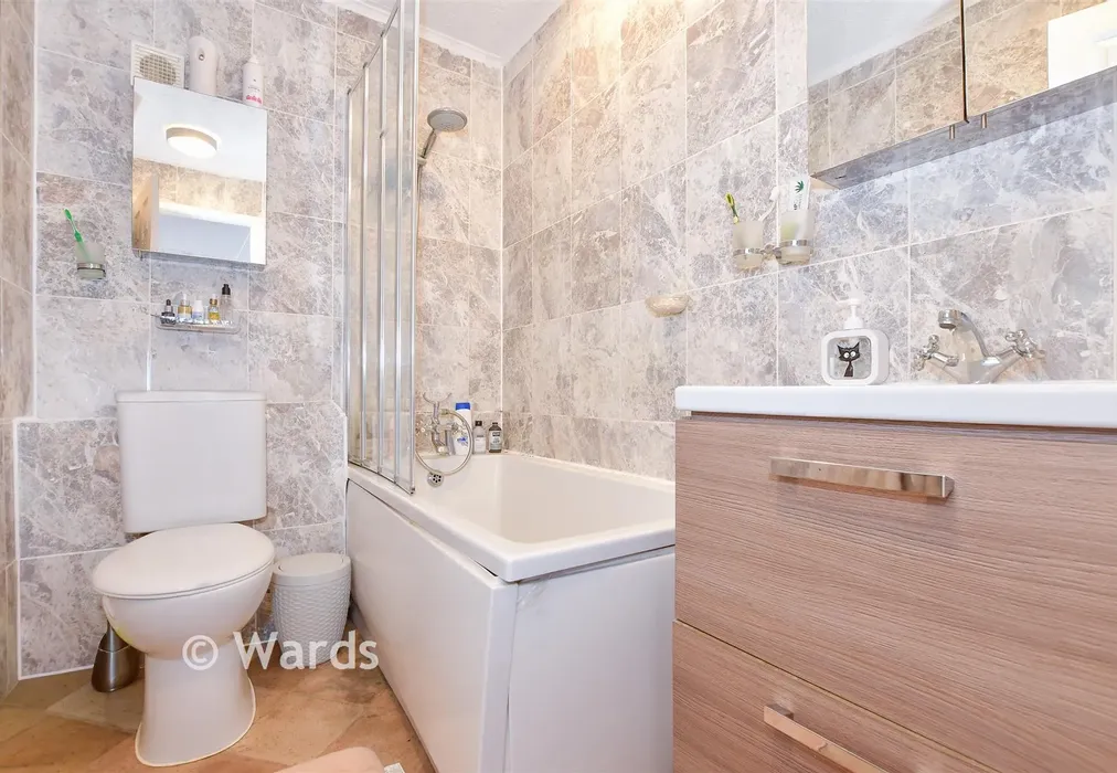 Bathroom - Forest Hill, Tovil Green, Kent - Wards of Kent
