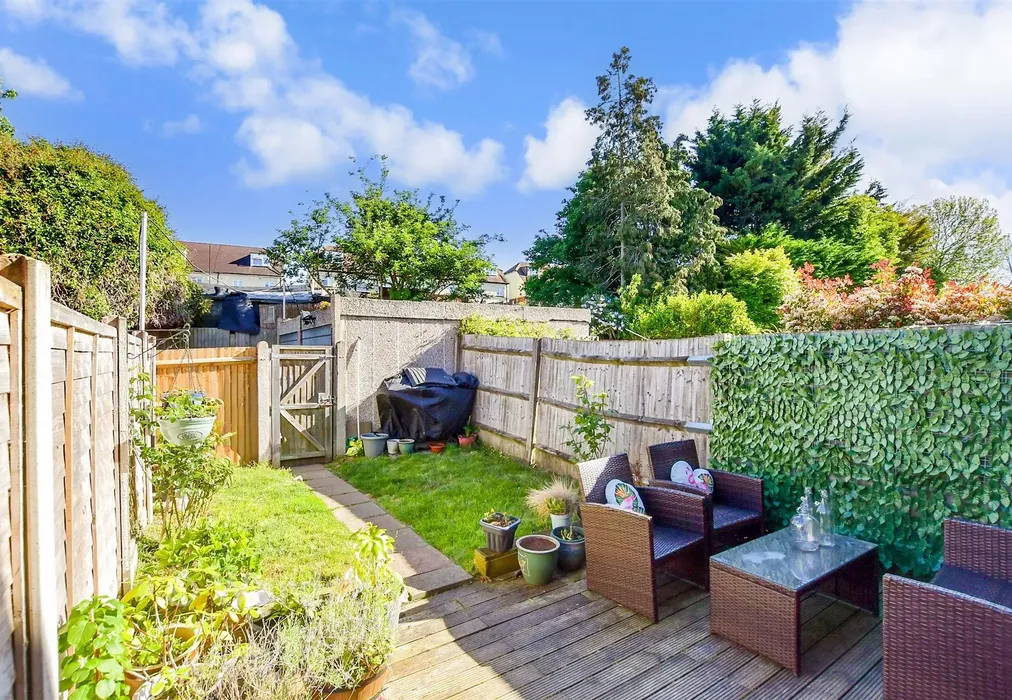 Rear Garden - Forest Hill, Tovil Green, Kent - Wards of Kent