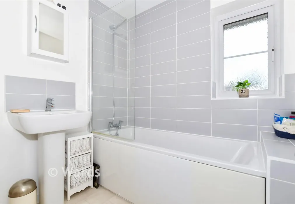 Bathroom - Woodpecker Close, Allington, Kent - Wards of Kent