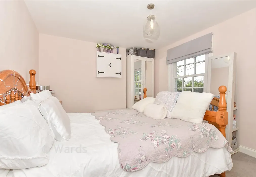 Bedroom 1 - The Street, Appledore, Kent - Wards of Kent