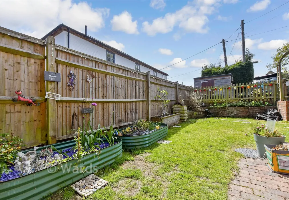 Front Garden - The Street, Appledore, Kent - Wards of Kent