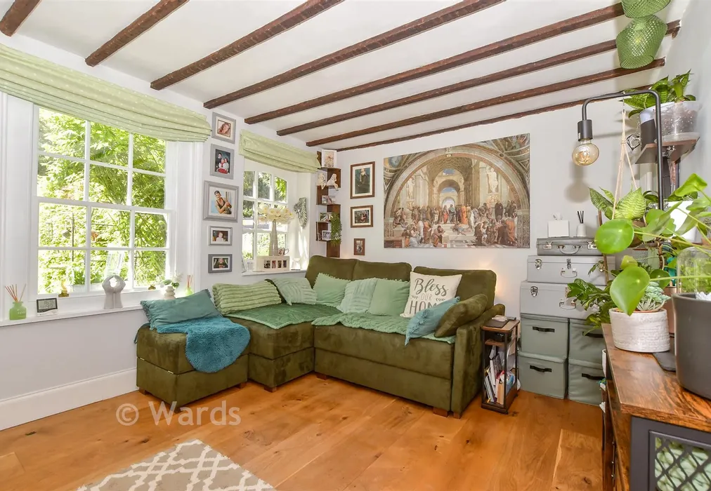 Lounge - The Street, Appledore, Kent - Wards of Kent
