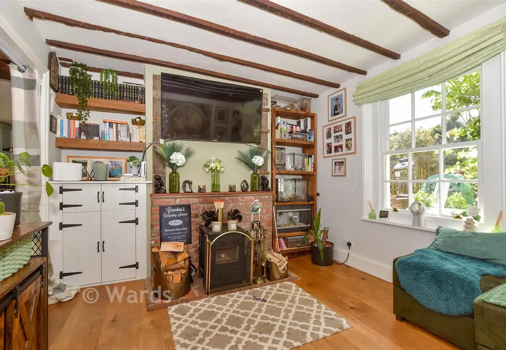 Lounge - The Street, Appledore, Kent - Wards of Kent