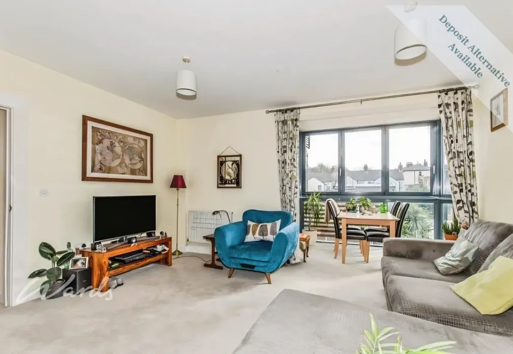 Lounge. - Clarence Row Gravesend DA12 - Wards of Kent