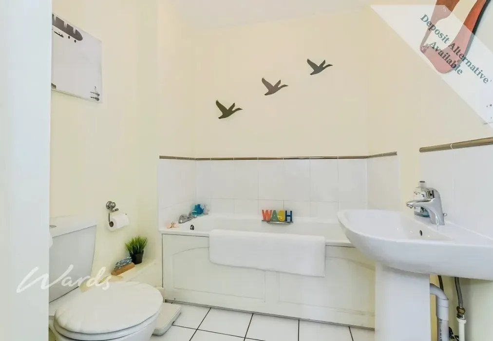 Bathroom - Clarence Row Gravesend DA12 - Wards of Kent