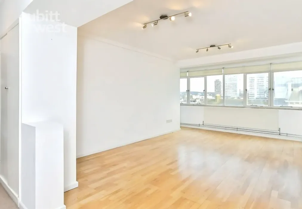 Lounge - DEPOSIT ALTERNATIVE AVAILABLE, Kings Road, BN1 - Wards of Kent