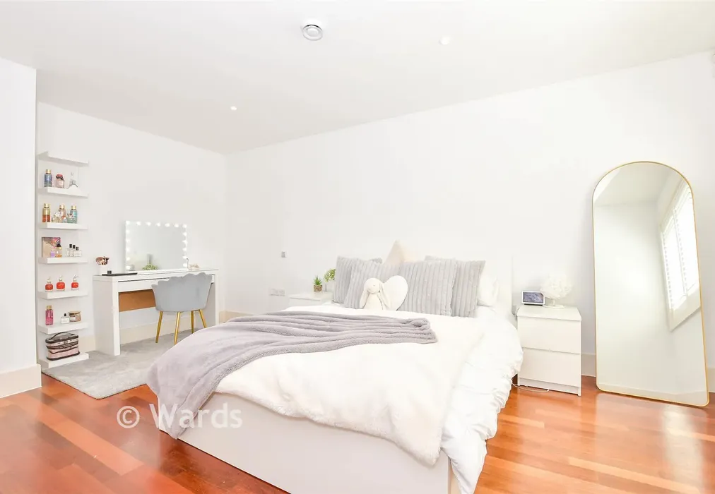 Bedroom 2 - Beachamwell Drive, Kings Hill, Kent - Wards of Kent