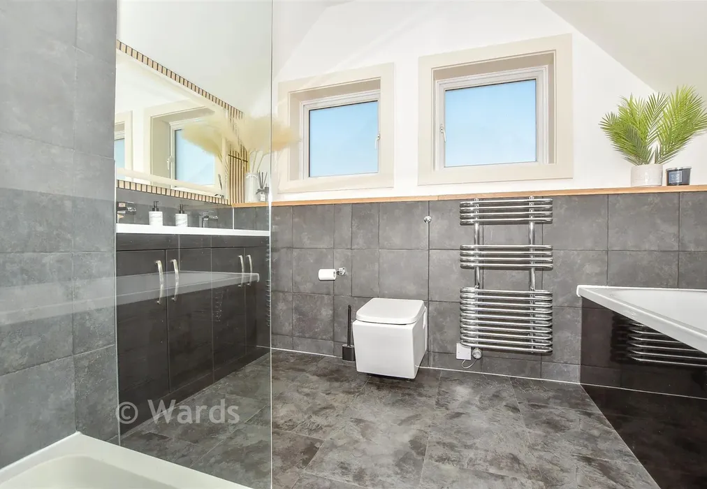 Bathroom - Beachamwell Drive, Kings Hill, Kent - Wards of Kent