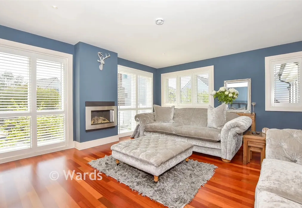 Family Room - Beachamwell Drive, Kings Hill, Kent - Wards of Kent