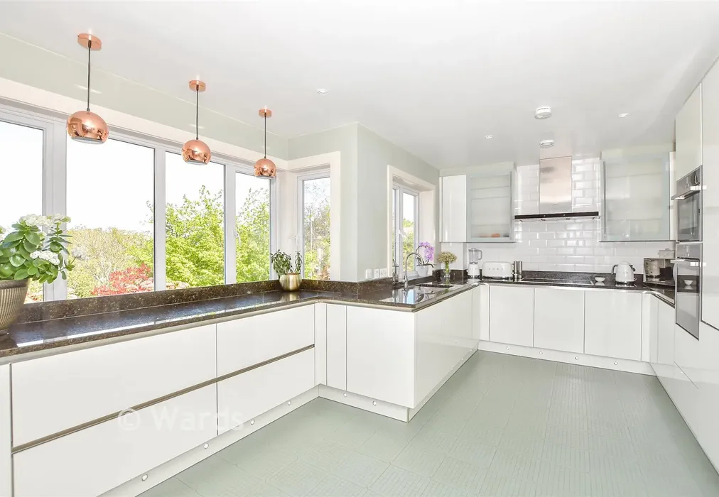 Kitchen - Beachamwell Drive, Kings Hill, Kent - Wards of Kent