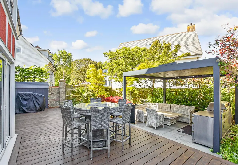 Rear Garden - Beachamwell Drive, Kings Hill, Kent - Wards of Kent