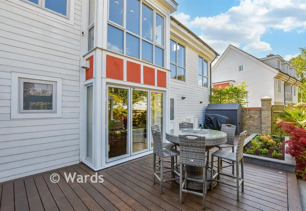 Rear Garden - Beachamwell Drive, Kings Hill, Kent - Wards of Kent