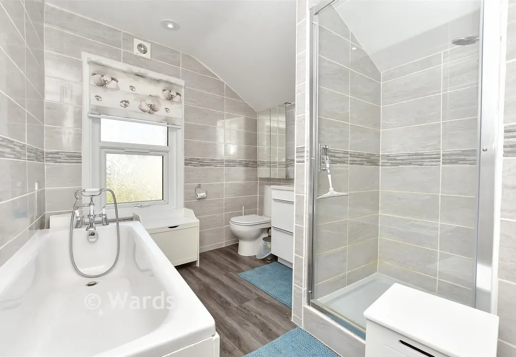 Bathroom - Barnsole Road, Gillingham, Kent - Wards of Kent