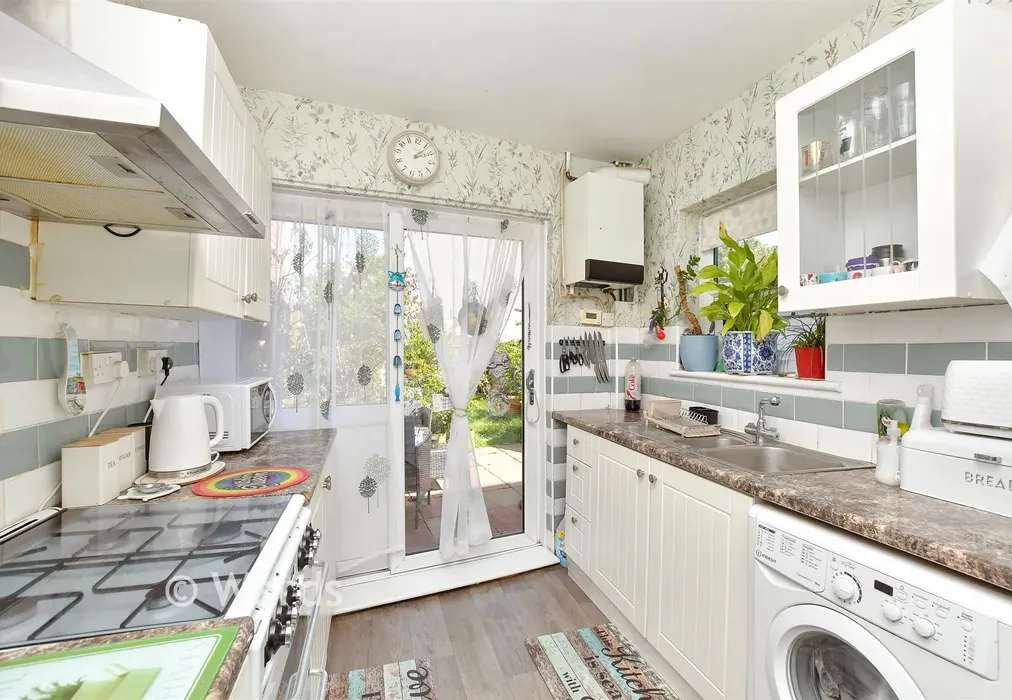 Kitchen - Barnsole Road, Gillingham, Kent - Wards of Kent