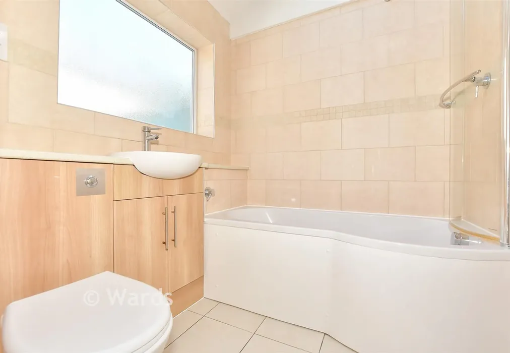 Bathroom - Gladstone Road, Folkestone, Kent - Wards of Kent
