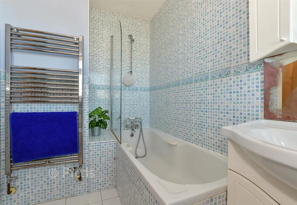 Bathroom - Yaverland Close, Sandown, Isle of Wight - Wards of Kent