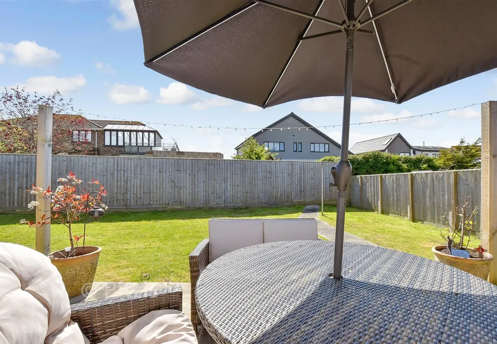 External Lifestyle Photograph - Yaverland Close, Sandown, Isle of Wight - Wards of Kent