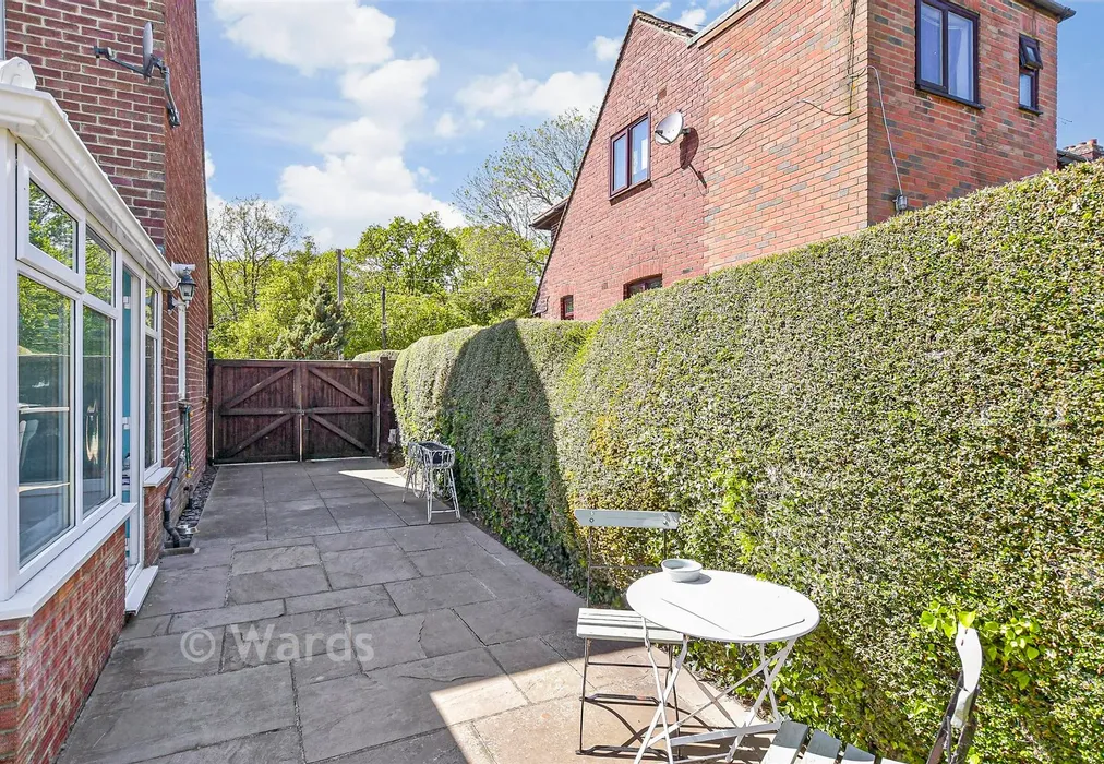 Side Garden - Herne Bay Road, Sturry, Canterbury, Kent - Wards of Kent