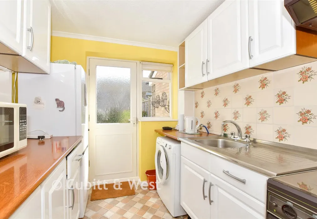 Kitchen - Woodlands Way, Southwater, West Sussex - Wards of Kent
