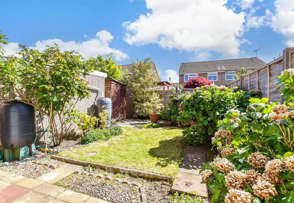 Rear Garden - Woodlands Way, Southwater, West Sussex - Wards of Kent