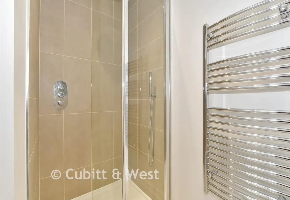 En Suite - Blakers Yard, Dial Post, West Sussex - Wards of Kent