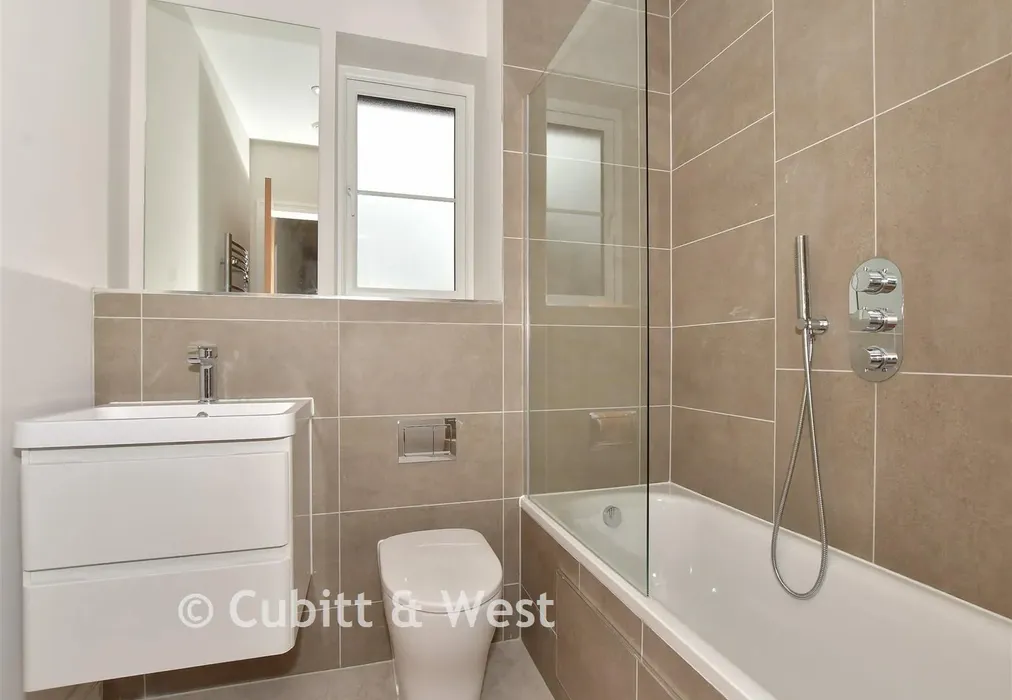 Bathroom - Blakers Yard, Dial Post, West Sussex - Wards of Kent