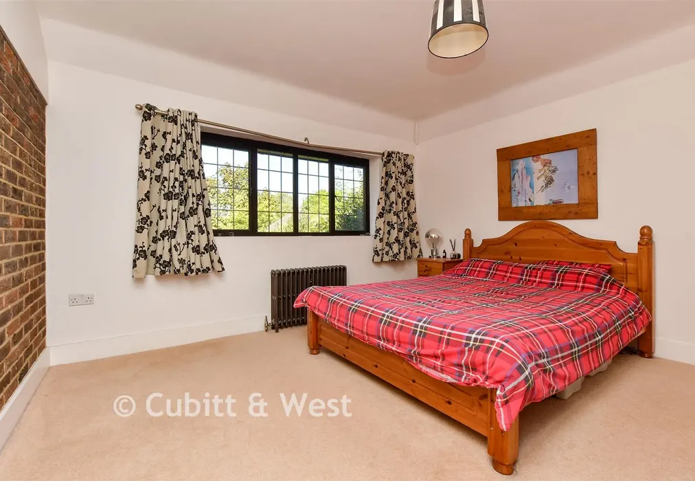 Bedroom 1 - Church Lane, Headley, Surrey - Wards of Kent