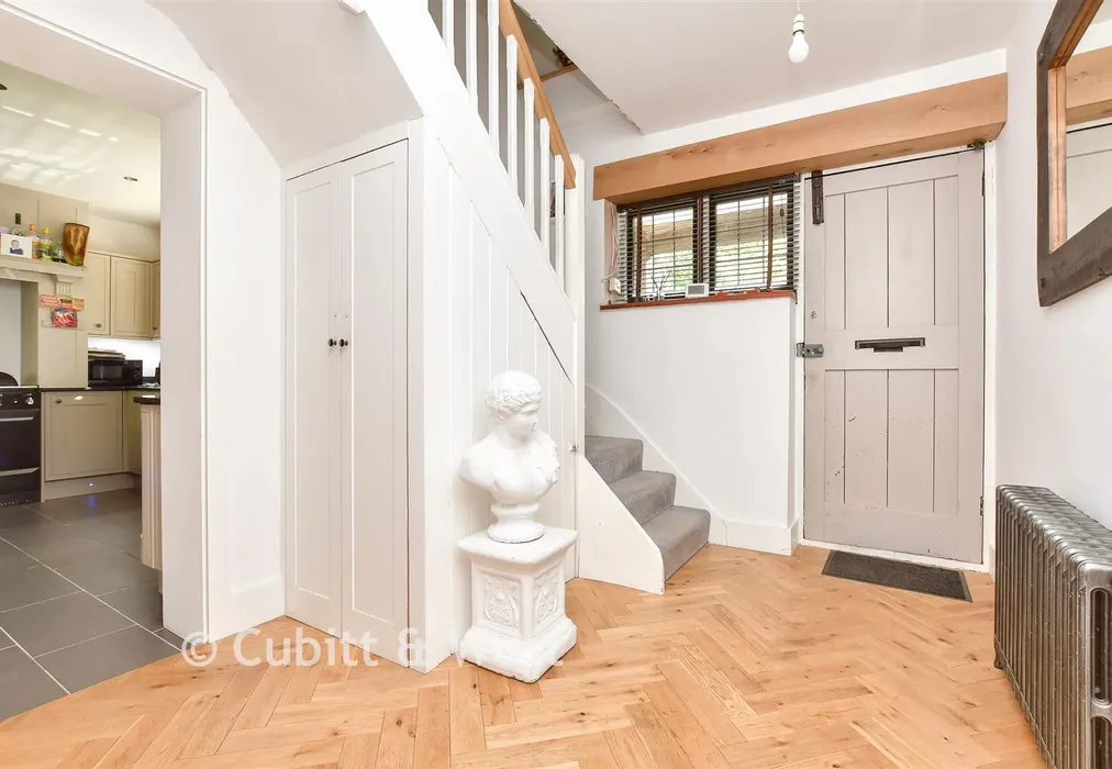Entrance Hall - Church Lane, Headley, Surrey - Wards of Kent