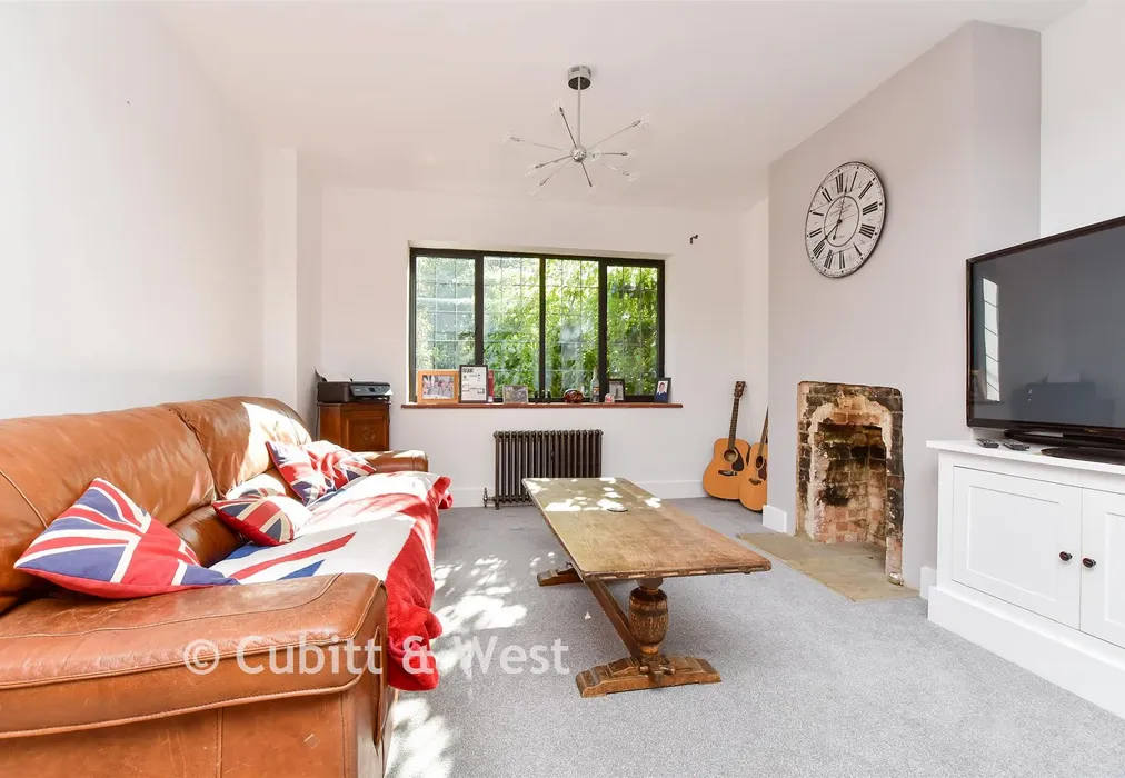 Lounge - Church Lane, Headley, Surrey - Wards of Kent