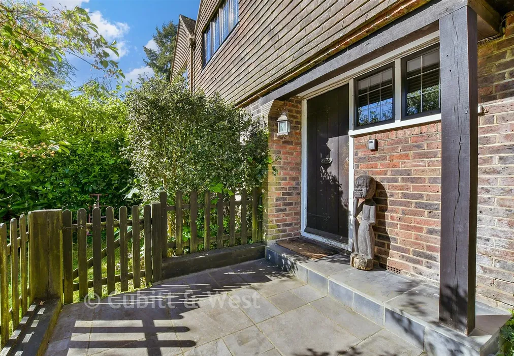 Front Garden - Church Lane, Headley, Surrey - Wards of Kent