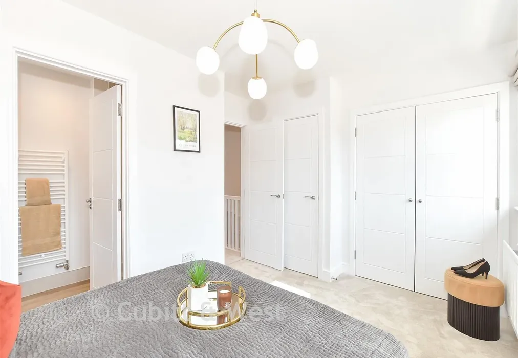 Bedroom 1 - Willowhurst, Temple Gate, Burgess Hill, West Sussex - Wards of Kent