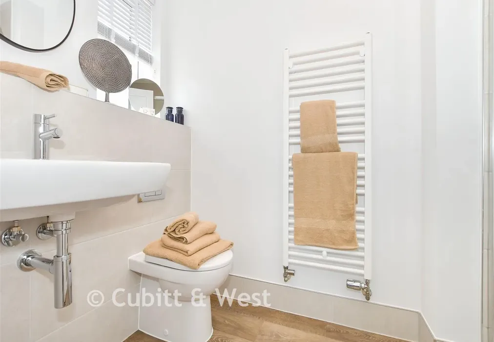 En-Suite - Willowhurst, Temple Gate, Burgess Hill, West Sussex - Wards of Kent