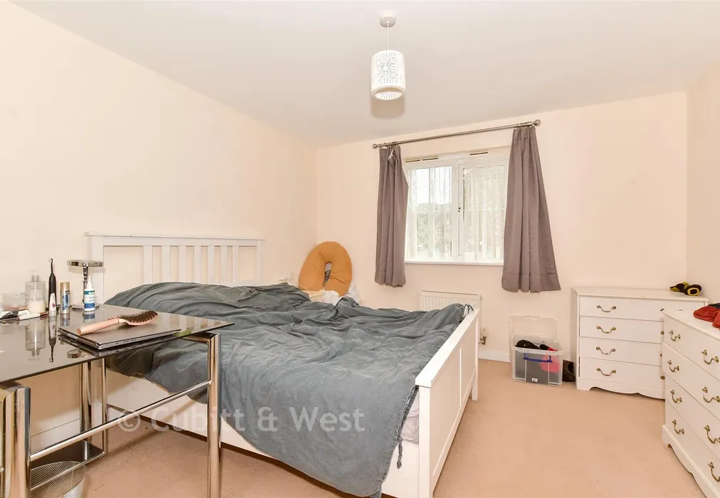 Bedroom 1 - Spiro Close, Pulborough, West Sussex - Wards of Kent
