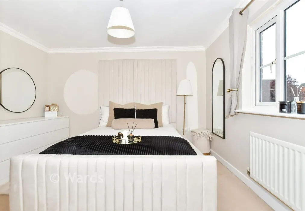 Bedroom 1 - Ingram Close, Larkfield, Aylesford, Kent - Wards of Kent