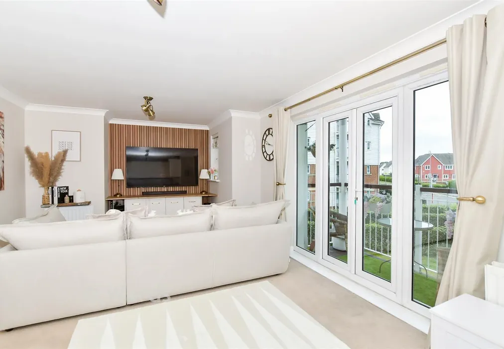 Kitchen/Living Area - Ingram Close, Larkfield, Aylesford, Kent - Wards of Kent