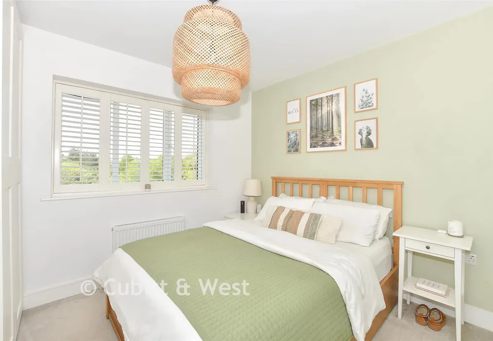 Bedroom 1 - Woodside, Haywards Heath, West Sussex - Wards of Kent