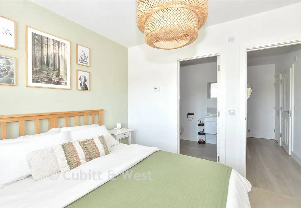 Bedroom 1 - Woodside, Haywards Heath, West Sussex - Wards of Kent