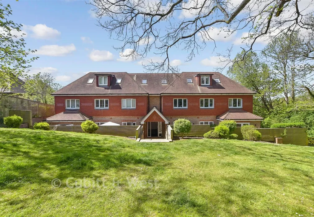 Communal Gardens - Woodside, Haywards Heath, West Sussex - Wards of Kent